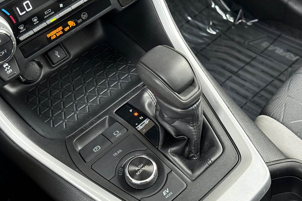 Thumbnail: 2020 Toyota RAV4 - 14