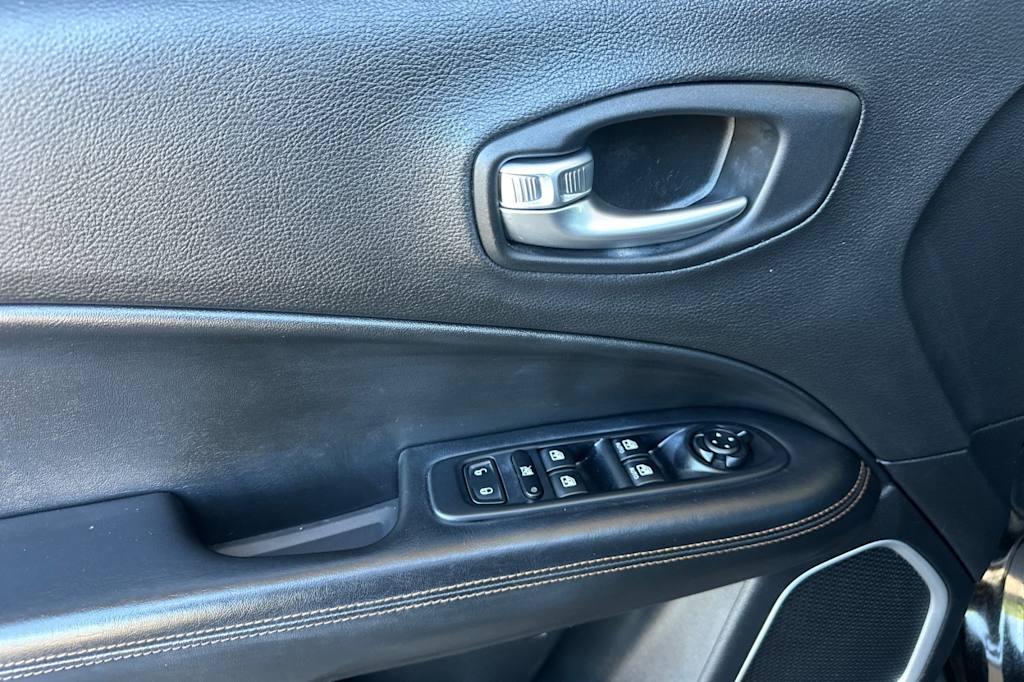 Thumbnail: 2017 Jeep Compass - 21