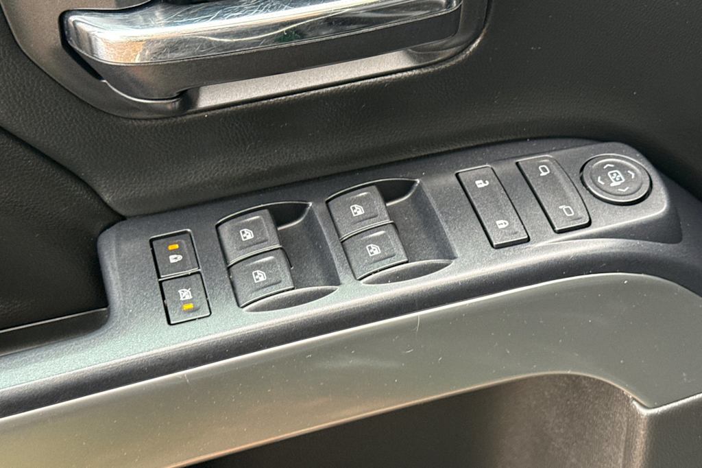 Thumbnail: 2015 Chevrolet Silverado 1500 - 21