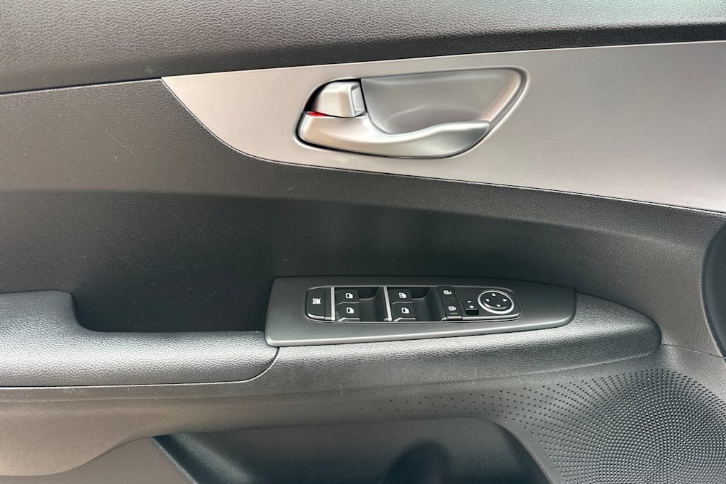 Thumbnail: 2023 Kia Forte - 20