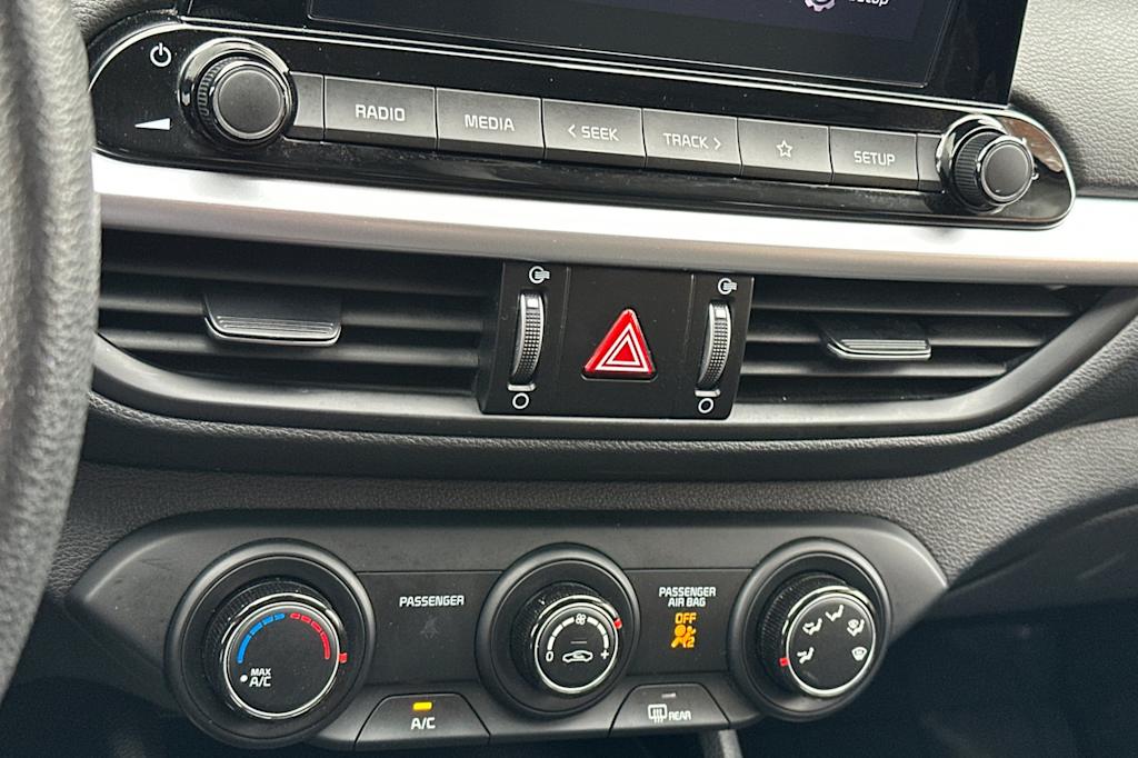 Thumbnail: 2023 Kia Forte - 23