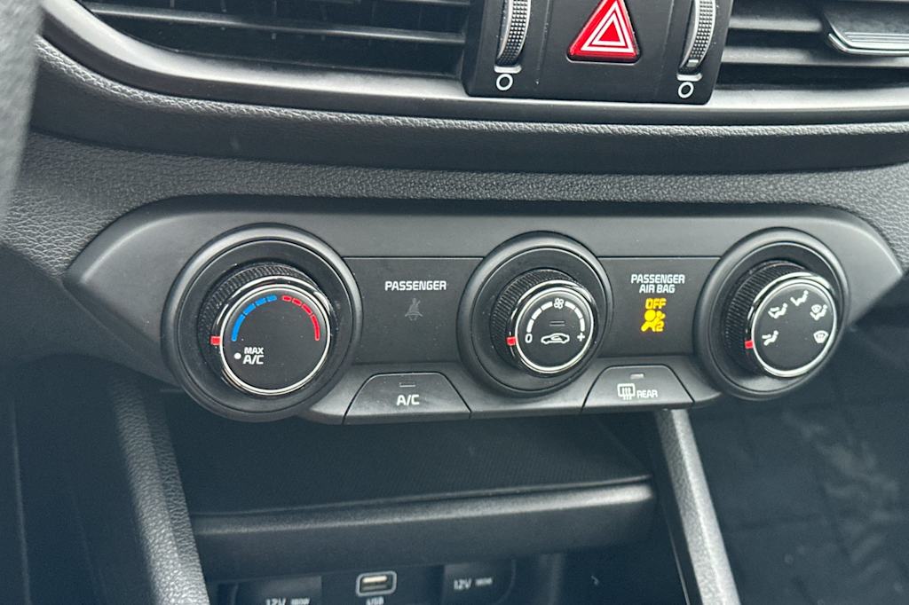 Thumbnail: 2023 Kia Forte - 23