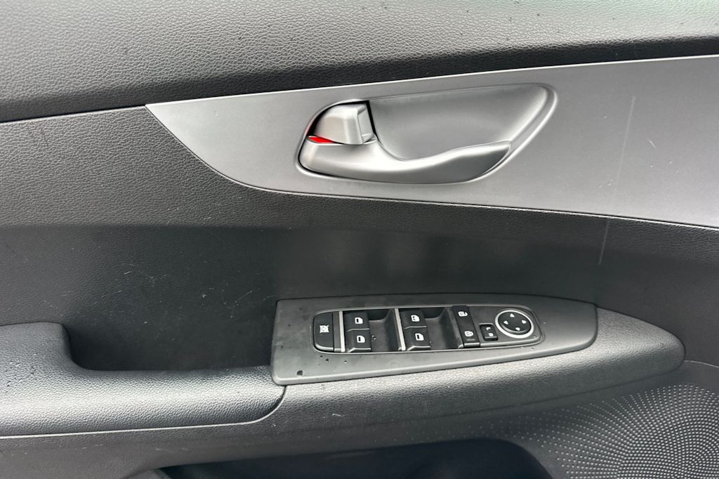 Thumbnail: 2023 Kia Forte - 19