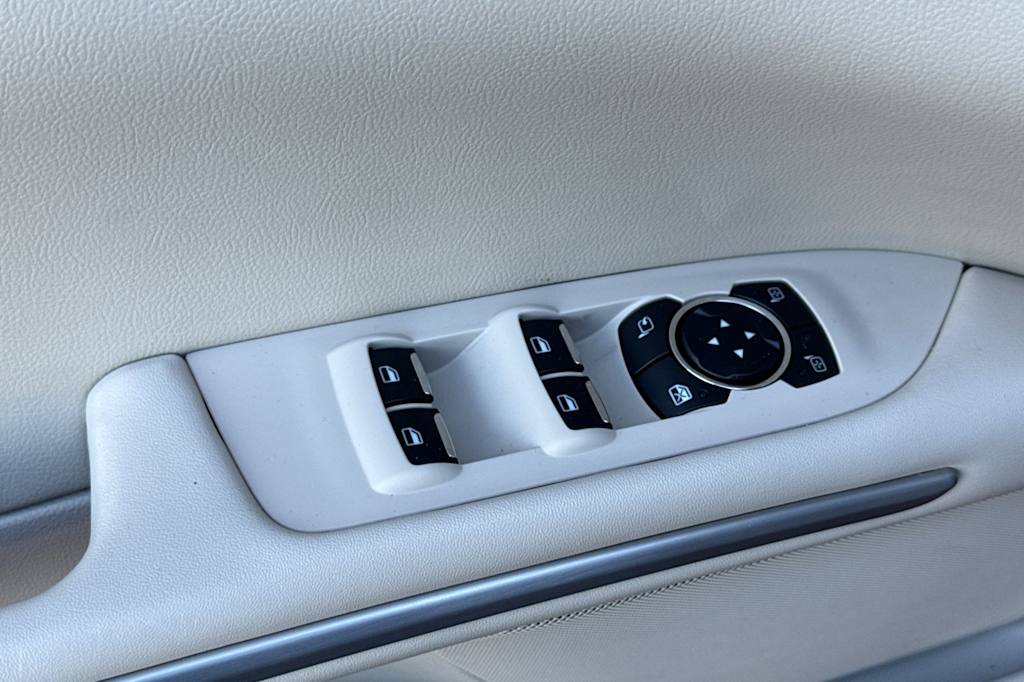 Thumbnail: 2016 Lincoln MKZ - 20