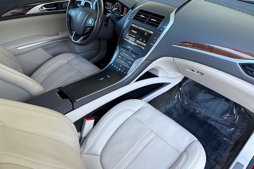 Thumbnail: 2016 Lincoln MKZ - 10