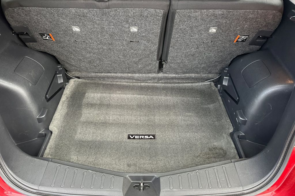 Thumbnail: 2016 Nissan Versa Note - 17