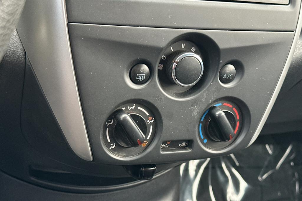 Thumbnail: 2016 Nissan Versa Note - 23