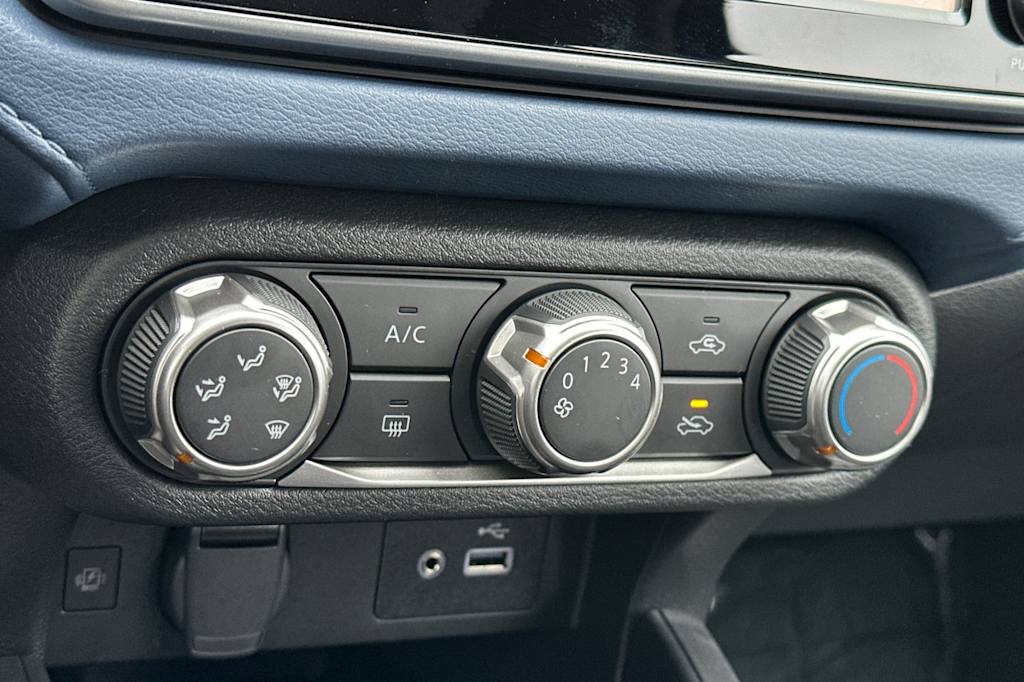 2025 Nissan Versa SV 23