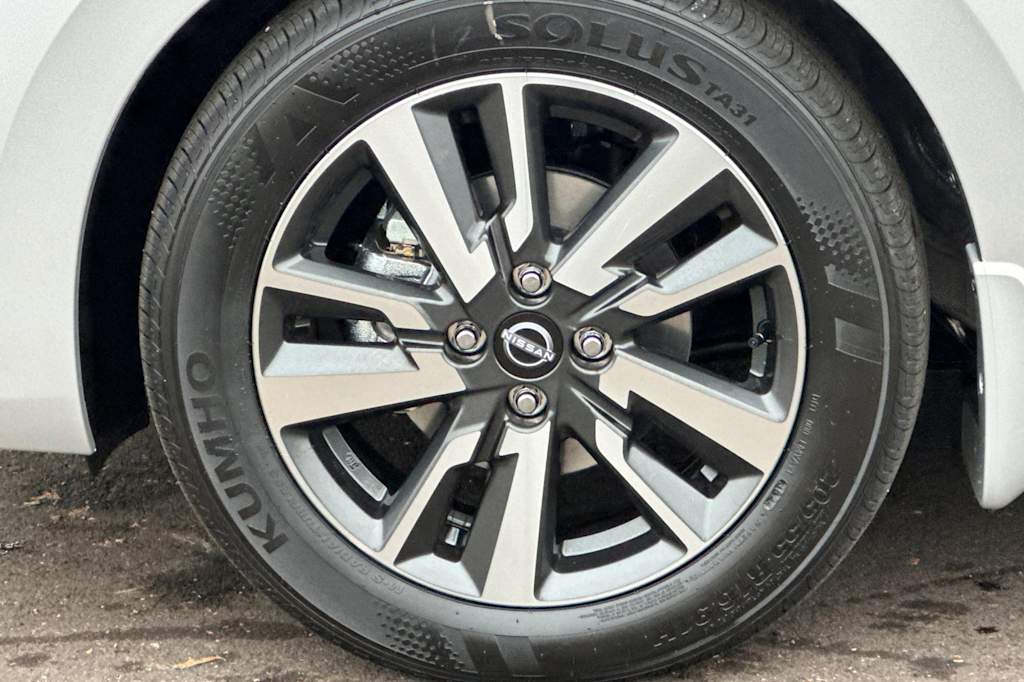 2025 Nissan Versa SV 8