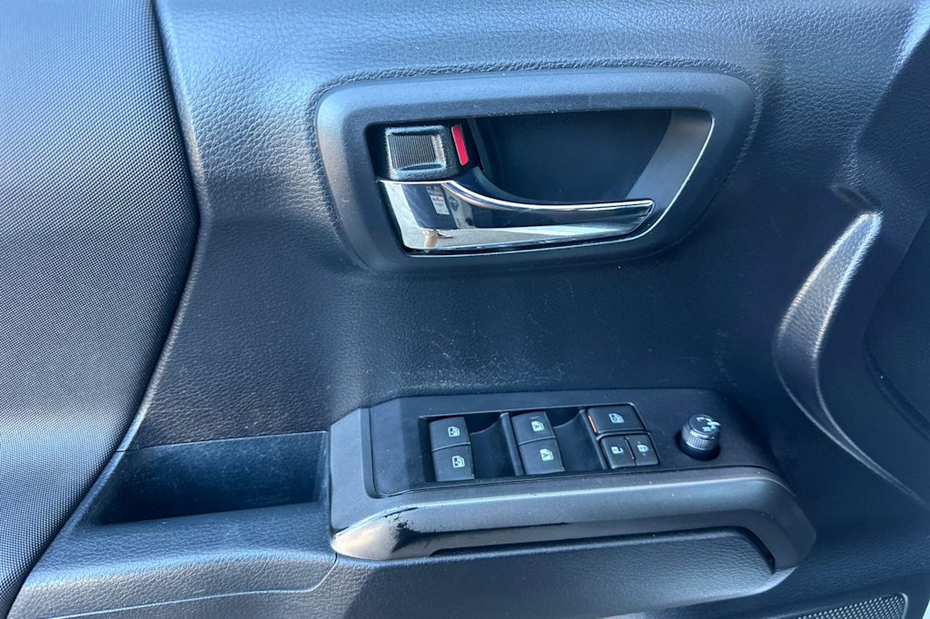 Thumbnail: 2021 Toyota Tacoma - 20