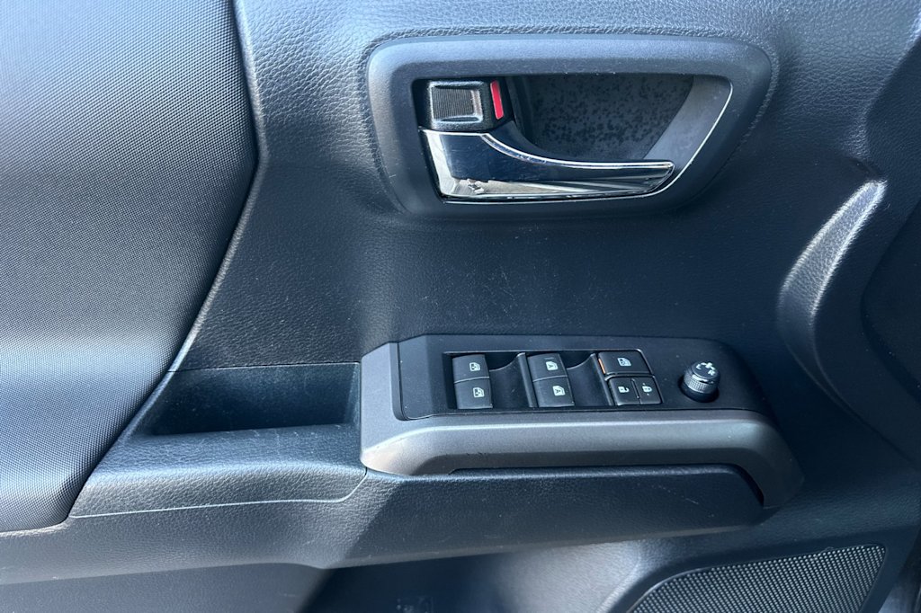 Thumbnail: 2019 Toyota Tacoma - 20