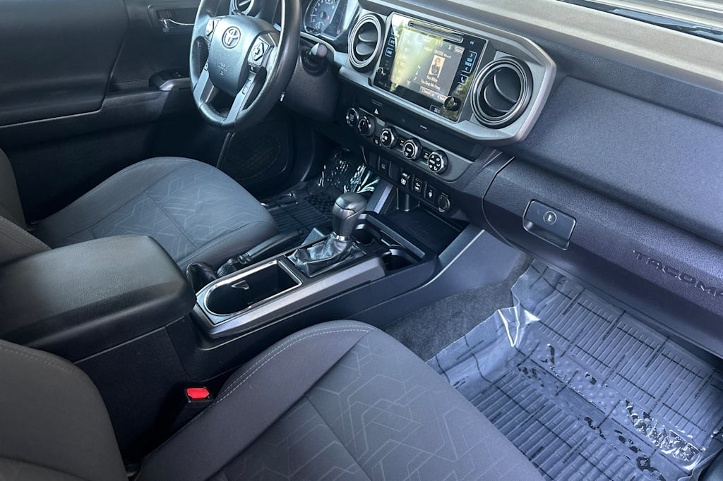 Thumbnail: 2019 Toyota Tacoma - 12