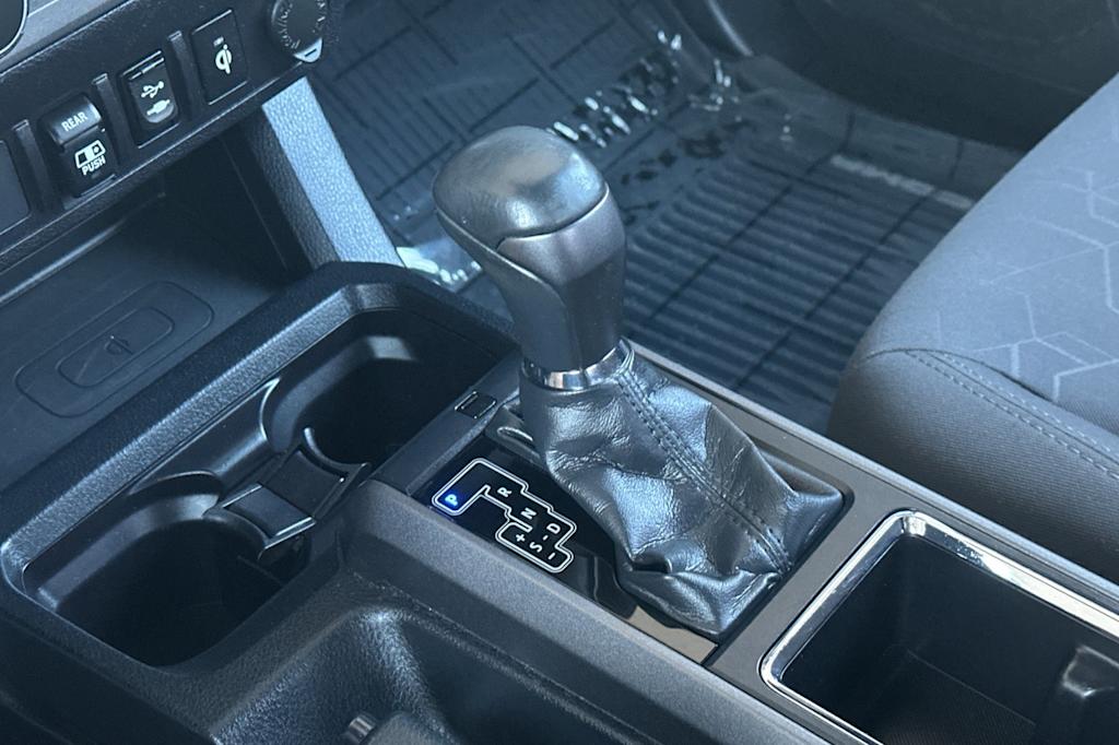Thumbnail: 2019 Toyota Tacoma - 14