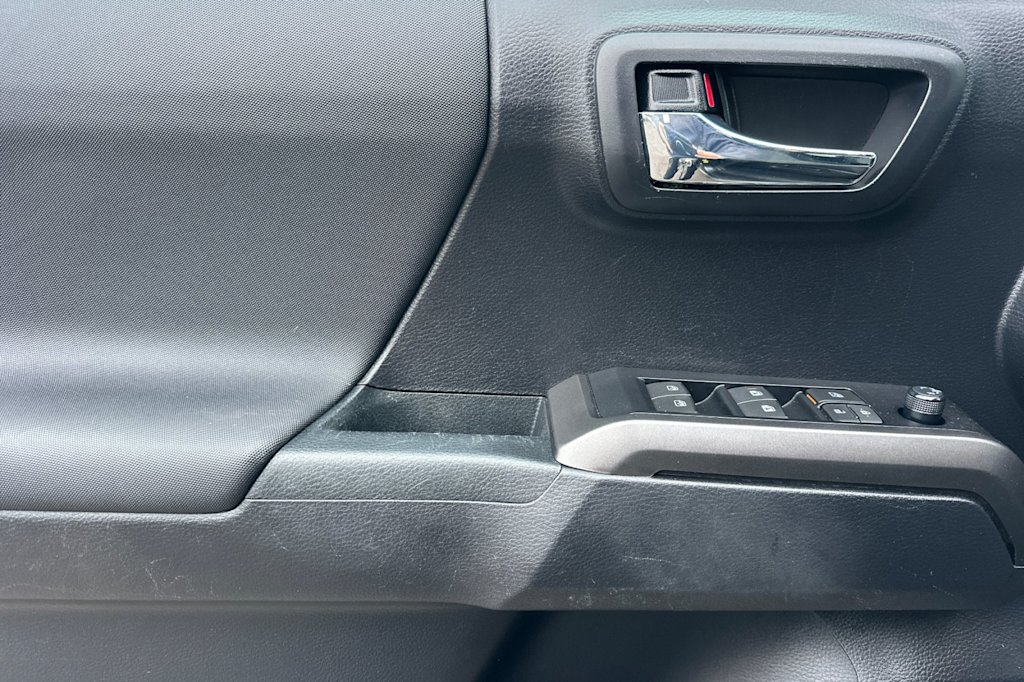 Thumbnail: 2021 Toyota Tacoma - 20