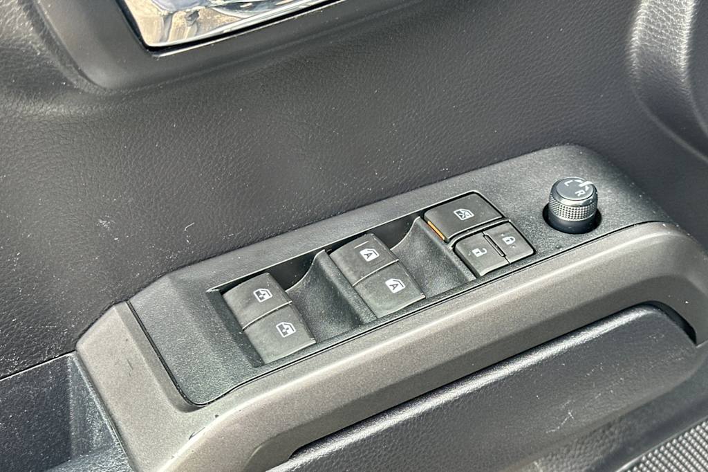 Thumbnail: 2020 Toyota Tacoma - 21