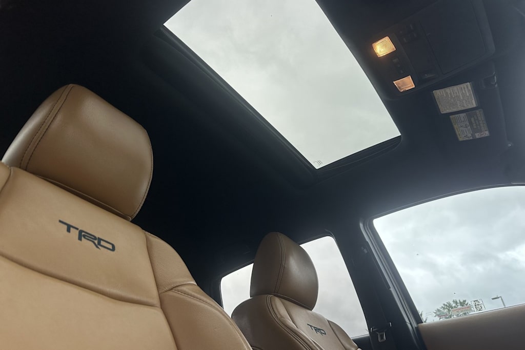 Thumbnail: 2016 Toyota Tacoma - 21
