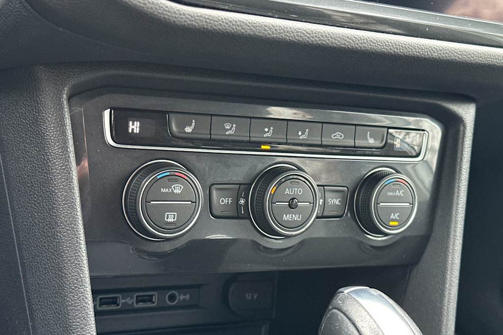 Thumbnail: 2020 Volkswagen Tiguan - 24