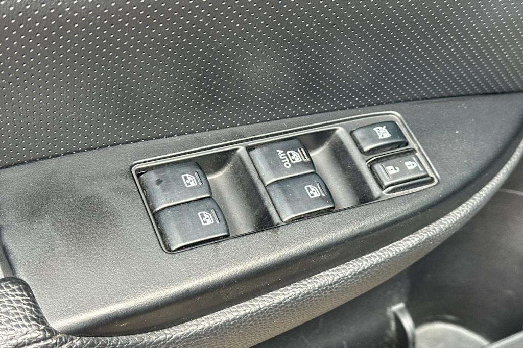 Thumbnail: 2013 Subaru Outback - 22