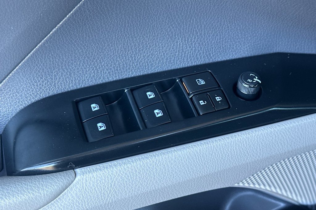 Thumbnail: 2018 Toyota Camry - 22
