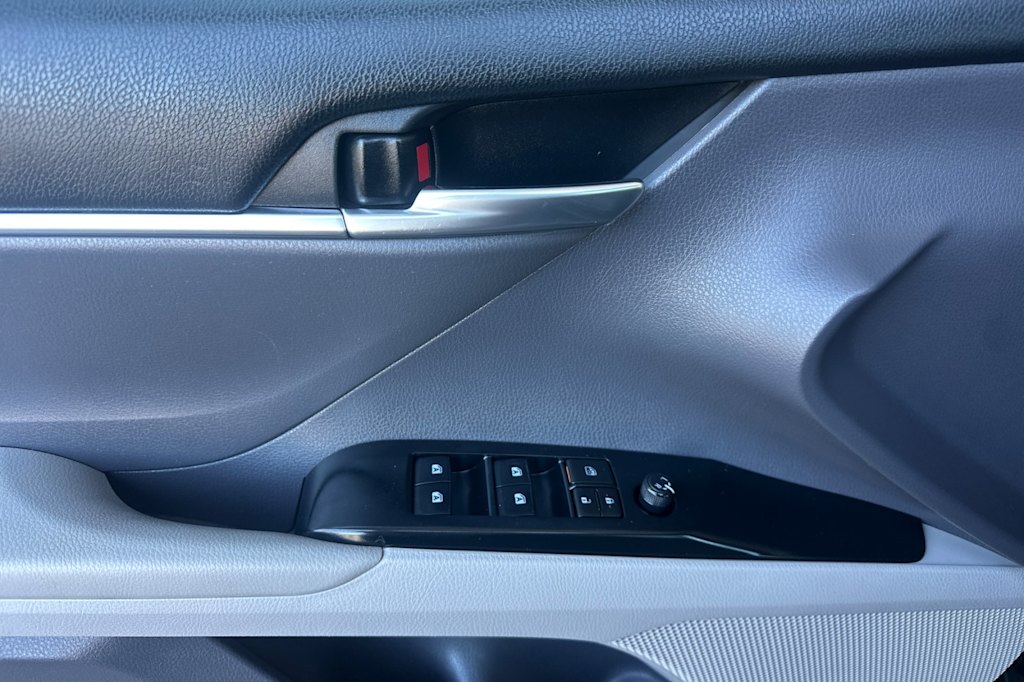 Thumbnail: 2018 Toyota Camry - 21
