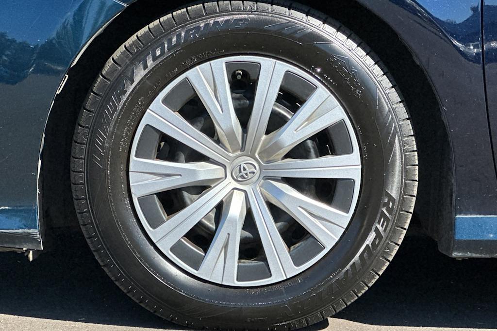 Thumbnail: 2018 Toyota Camry - 8