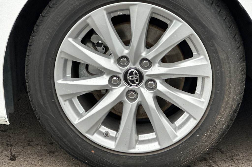 2019 Toyota Camry LE 8
