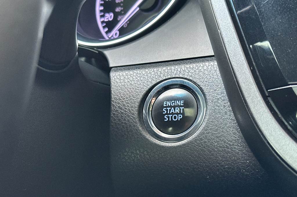 Thumbnail: 2018 Toyota Camry - 24