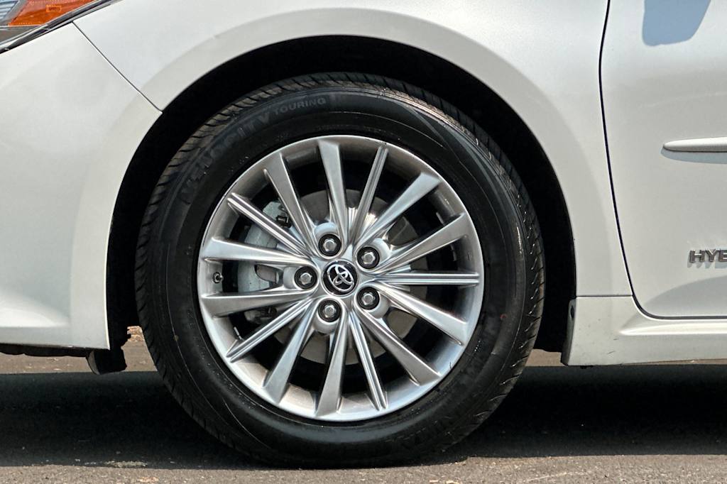 Thumbnail: 2016 Toyota Avalon - 8