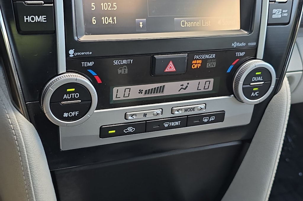 Thumbnail: 2014 Toyota Camry - 24
