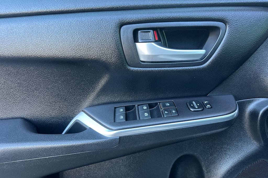 Thumbnail: 2016 Toyota Camry - 20
