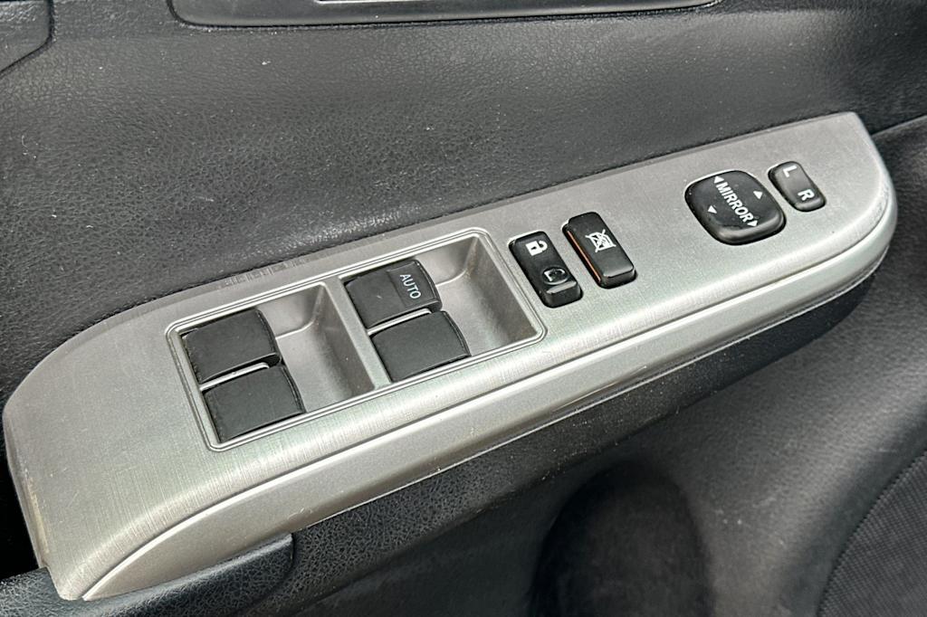 Thumbnail: 2012 Toyota Camry - 20