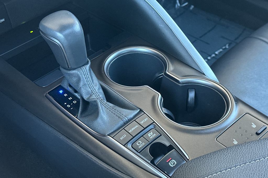 Thumbnail: 2022 Toyota Camry - 14