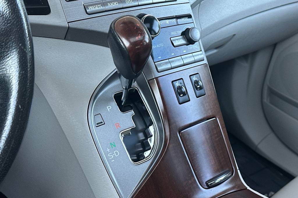 Thumbnail: 2012 Toyota Venza - 14