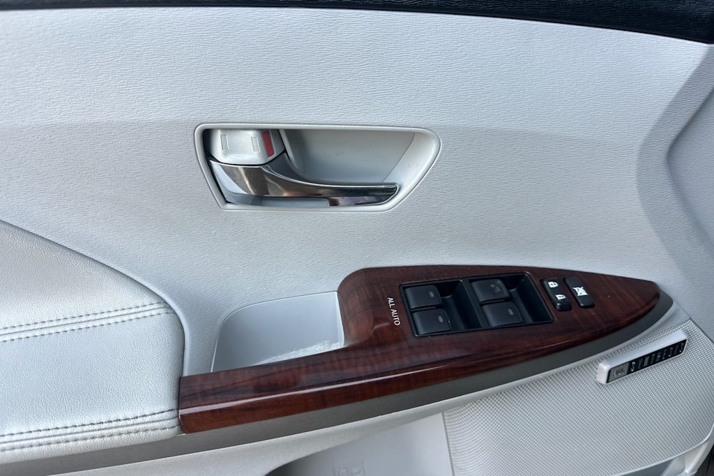 Thumbnail: 2012 Toyota Venza - 7