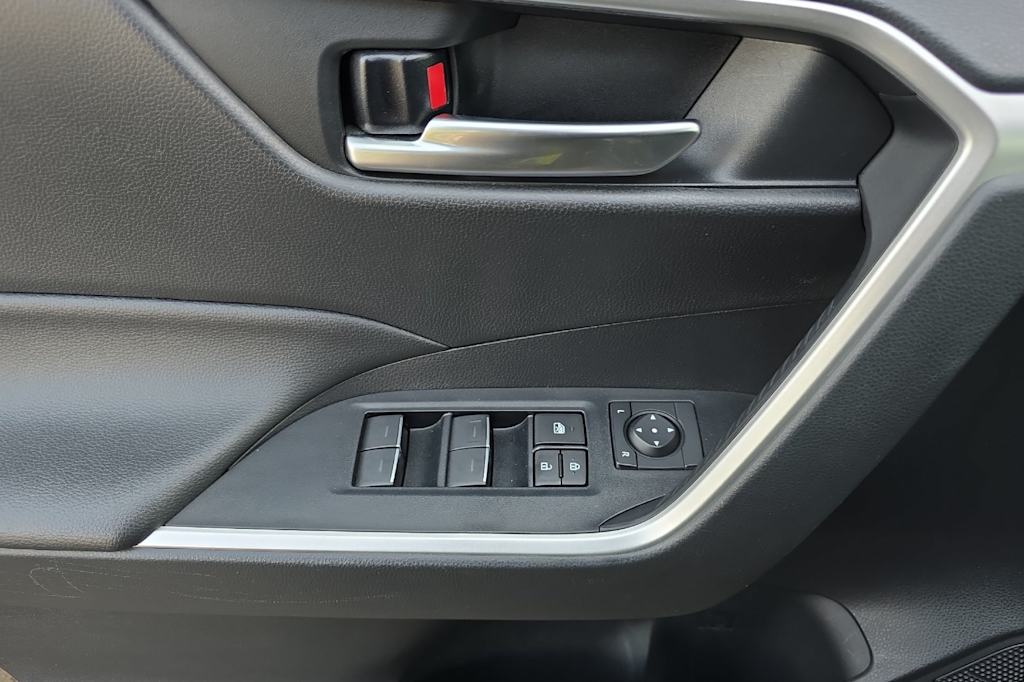 Thumbnail: 2023 Toyota RAV4 - 21