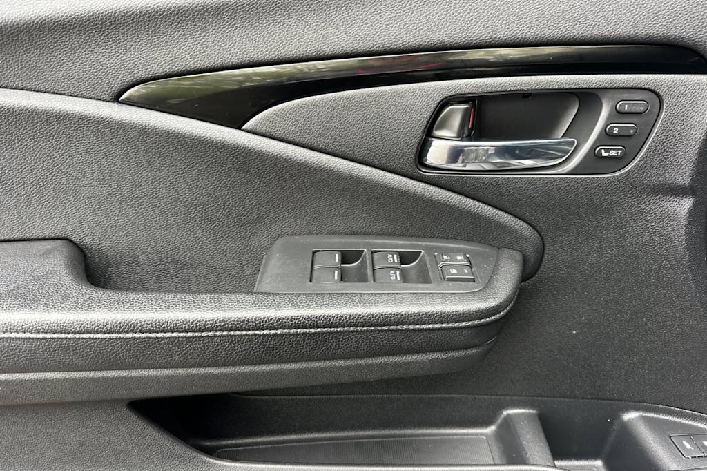 Thumbnail: 2016 Honda Pilot - 21