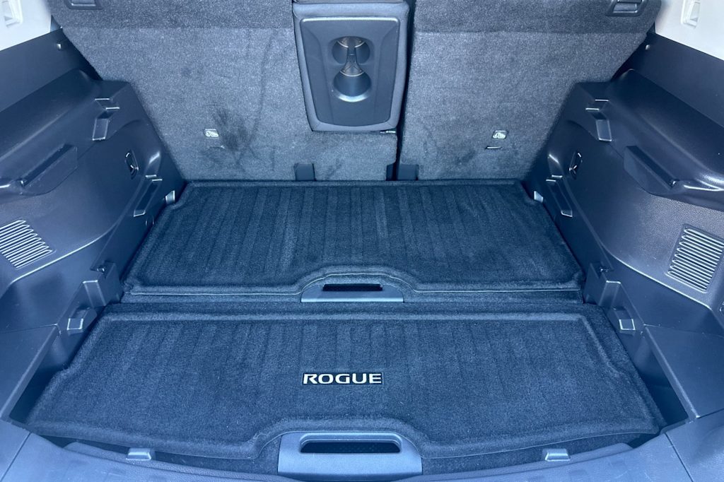 Thumbnail: 2018 Nissan Rogue - 16
