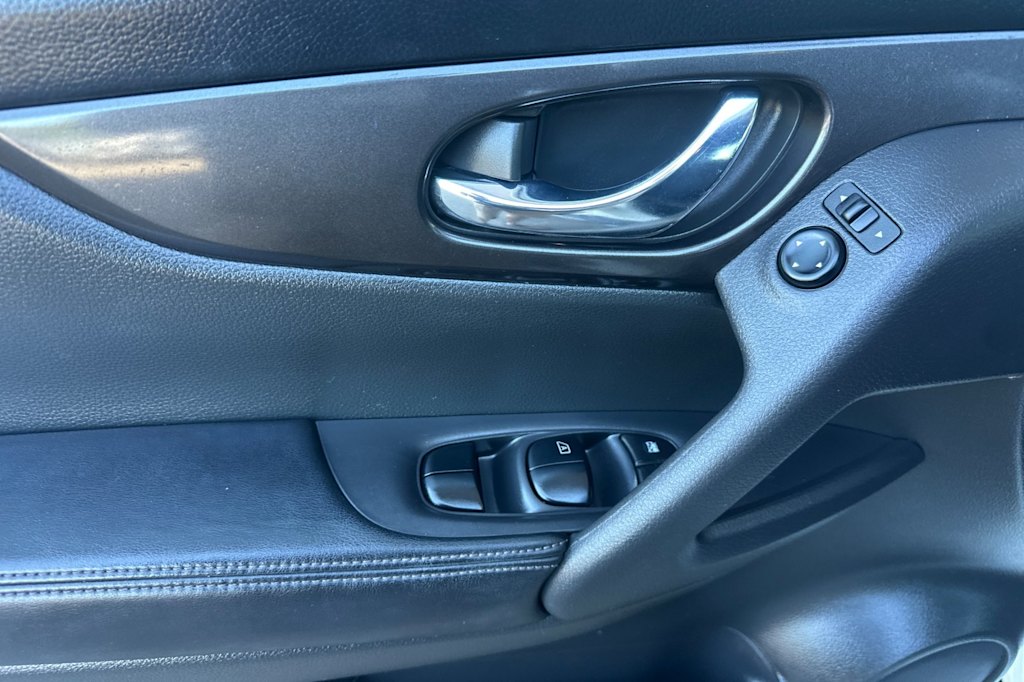 Thumbnail: 2018 Nissan Rogue - 21