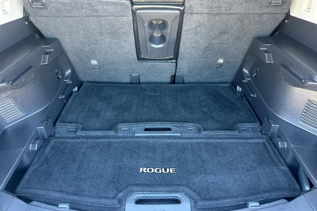 Thumbnail: 2016 Nissan Rogue - 16