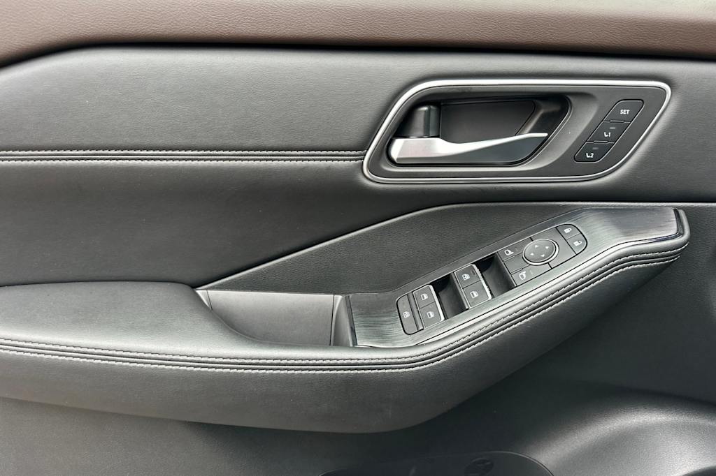 Thumbnail: 2021 Nissan Rogue - 21