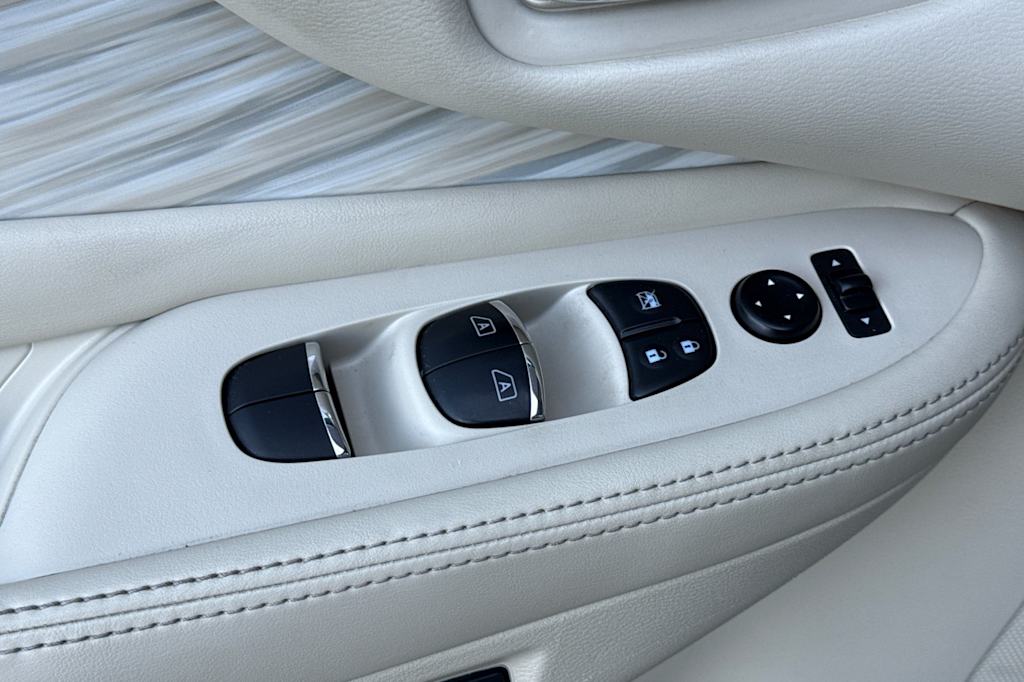 Thumbnail: 2016 Nissan Murano - 22