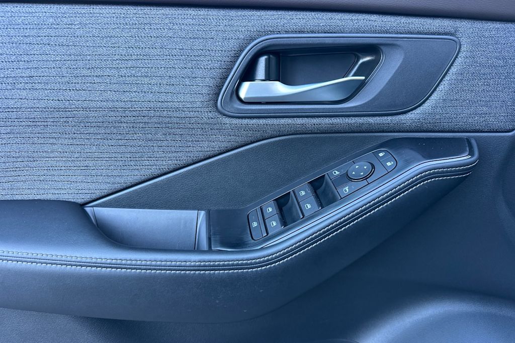 Thumbnail: 2023 Nissan Rogue - 20