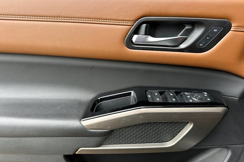 Thumbnail: 2023 Nissan Pathfinder - 21