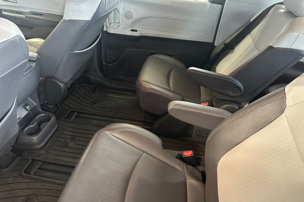 Thumbnail: 2022 Toyota Sienna - 10