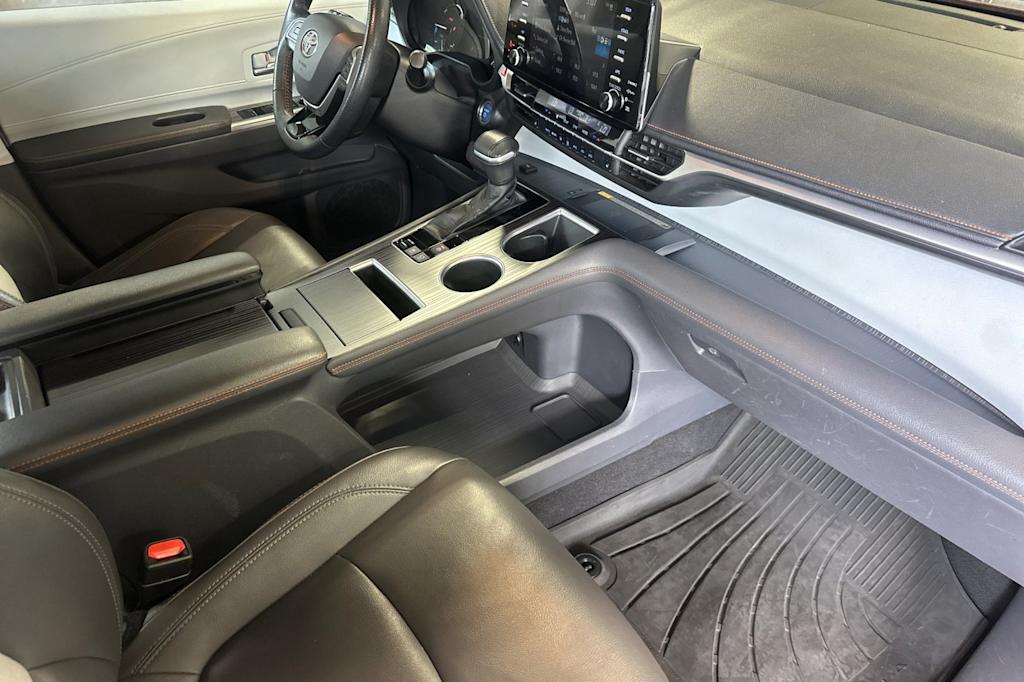 Thumbnail: 2022 Toyota Sienna - 12