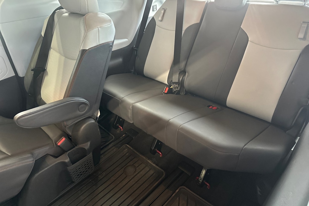 Thumbnail: 2022 Toyota Sienna - 22