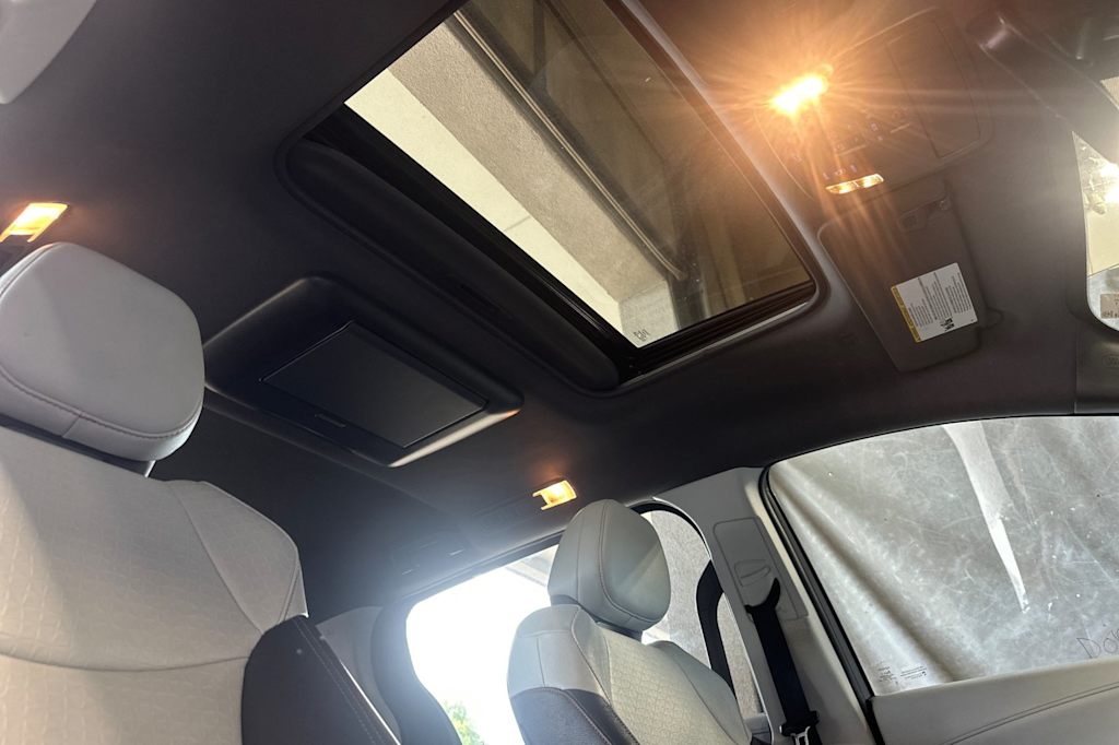 Thumbnail: 2022 Toyota Sienna - 24