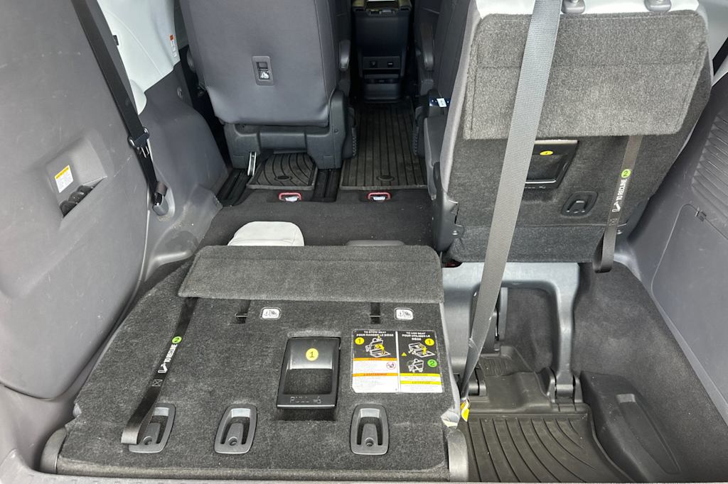 Thumbnail: 2022 Toyota Sienna - 14