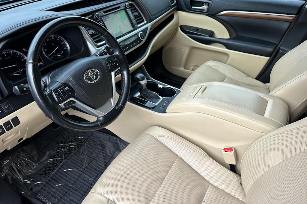 Thumbnail: 2017 Toyota Highlander - 9