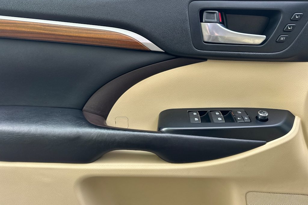Thumbnail: 2017 Toyota Highlander - 22